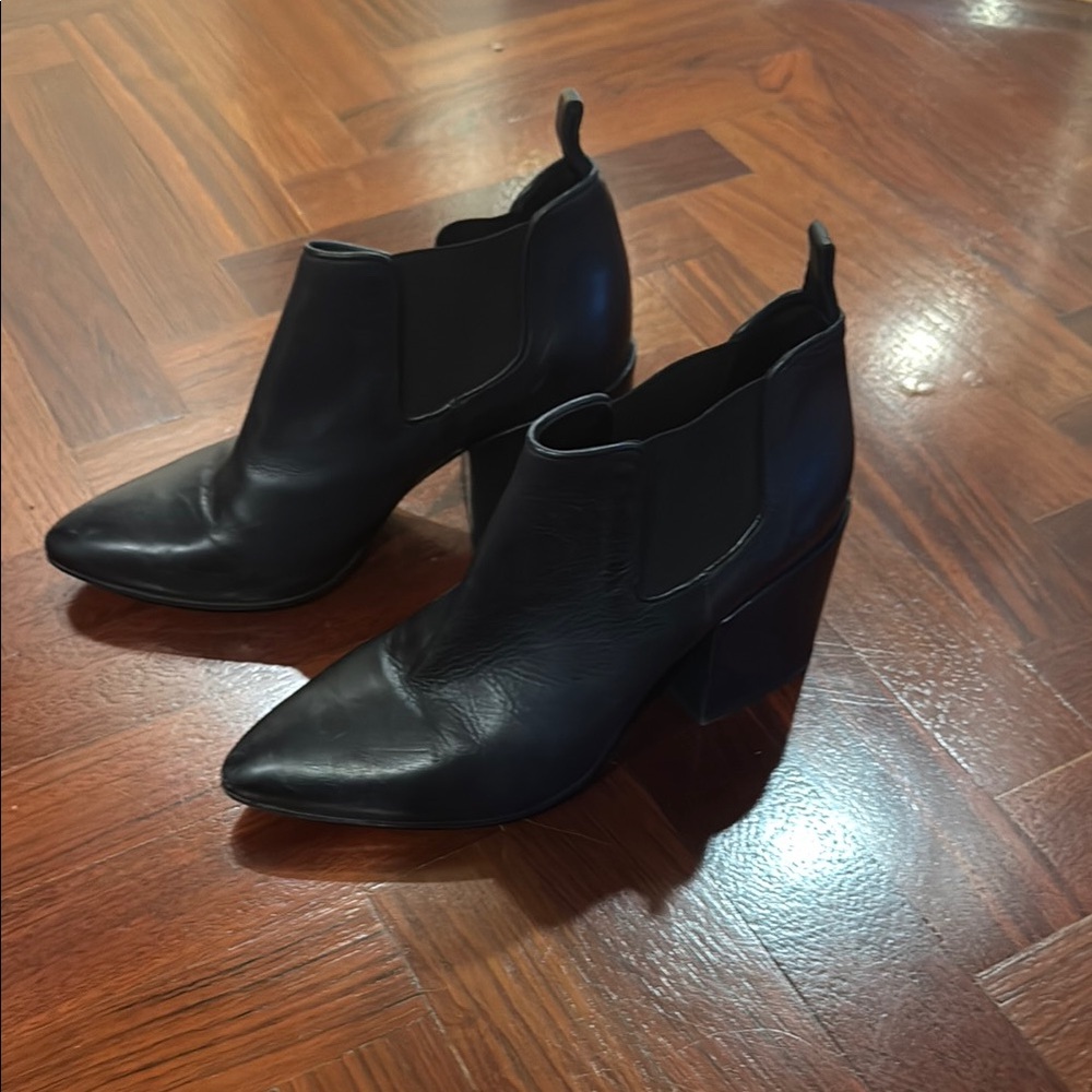 Vero Cucuoio Black Ankle Boots